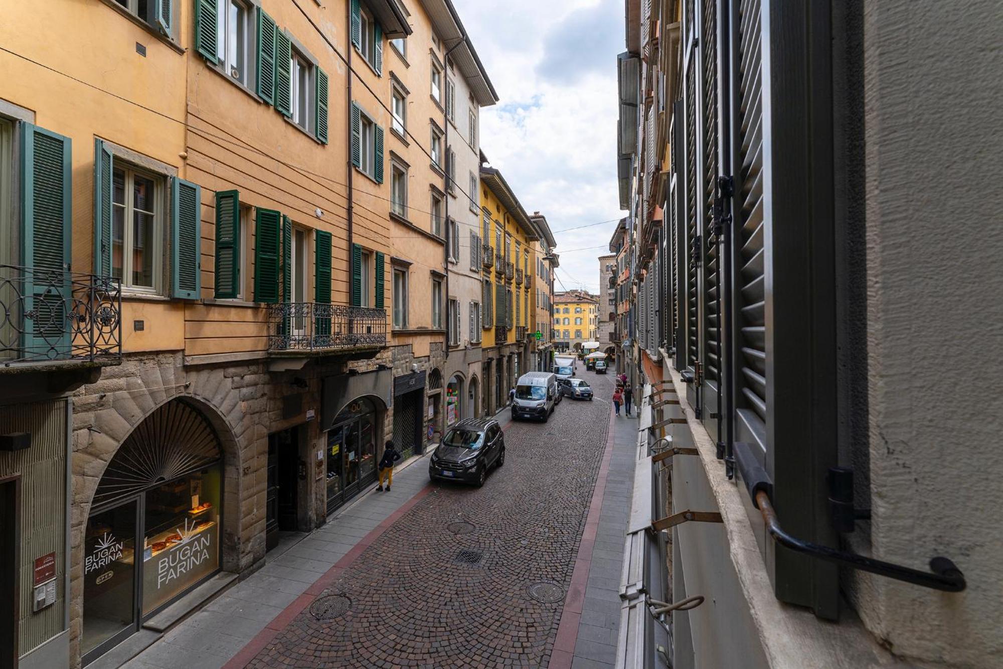 Magic Place Bergamo! Classy Apartment In The Heart Of The City Экстерьер фото