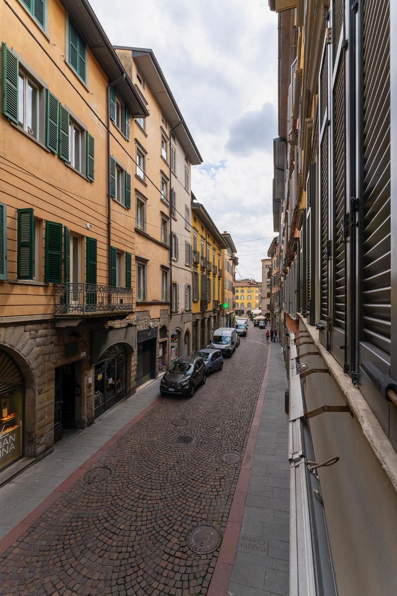 Magic Place Bergamo! Classy Apartment In The Heart Of The City Экстерьер фото